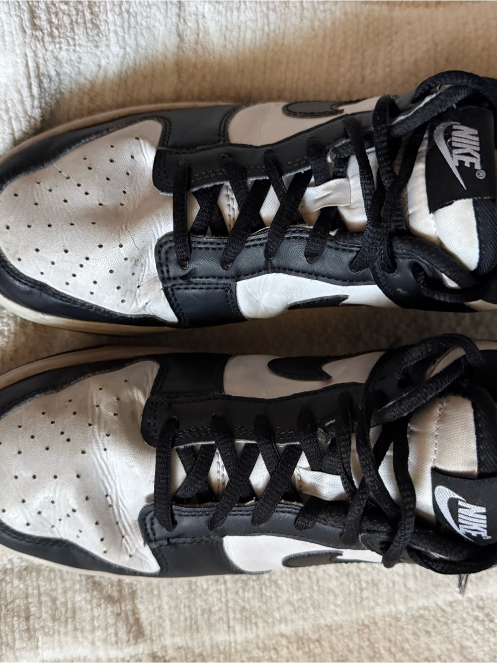 Nike Black and White Women's Athletic Shoes